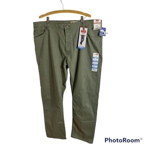 Wrangler Straight Fit Green Jeans NWT 42x30 Men’s Pants